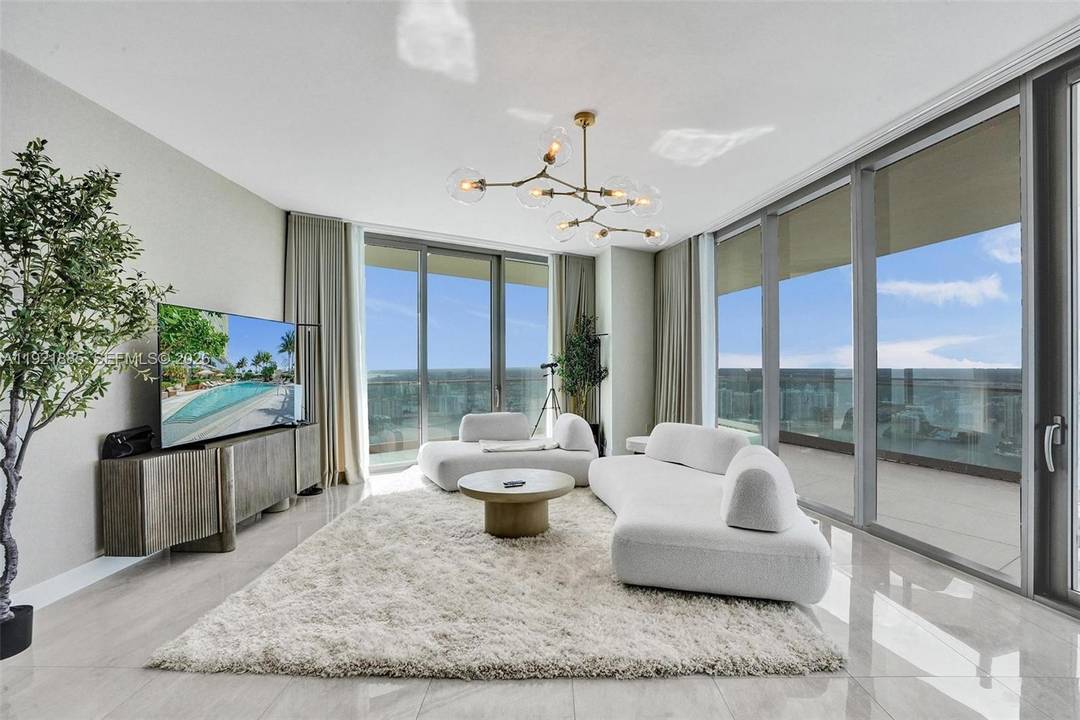 Largest 05 Line Highest Elevation Massive Wraparound Terrace Fully Furnished RH Best value and best views from the largest 05 line 1, 296 sq ft positioned higher where the tower ...