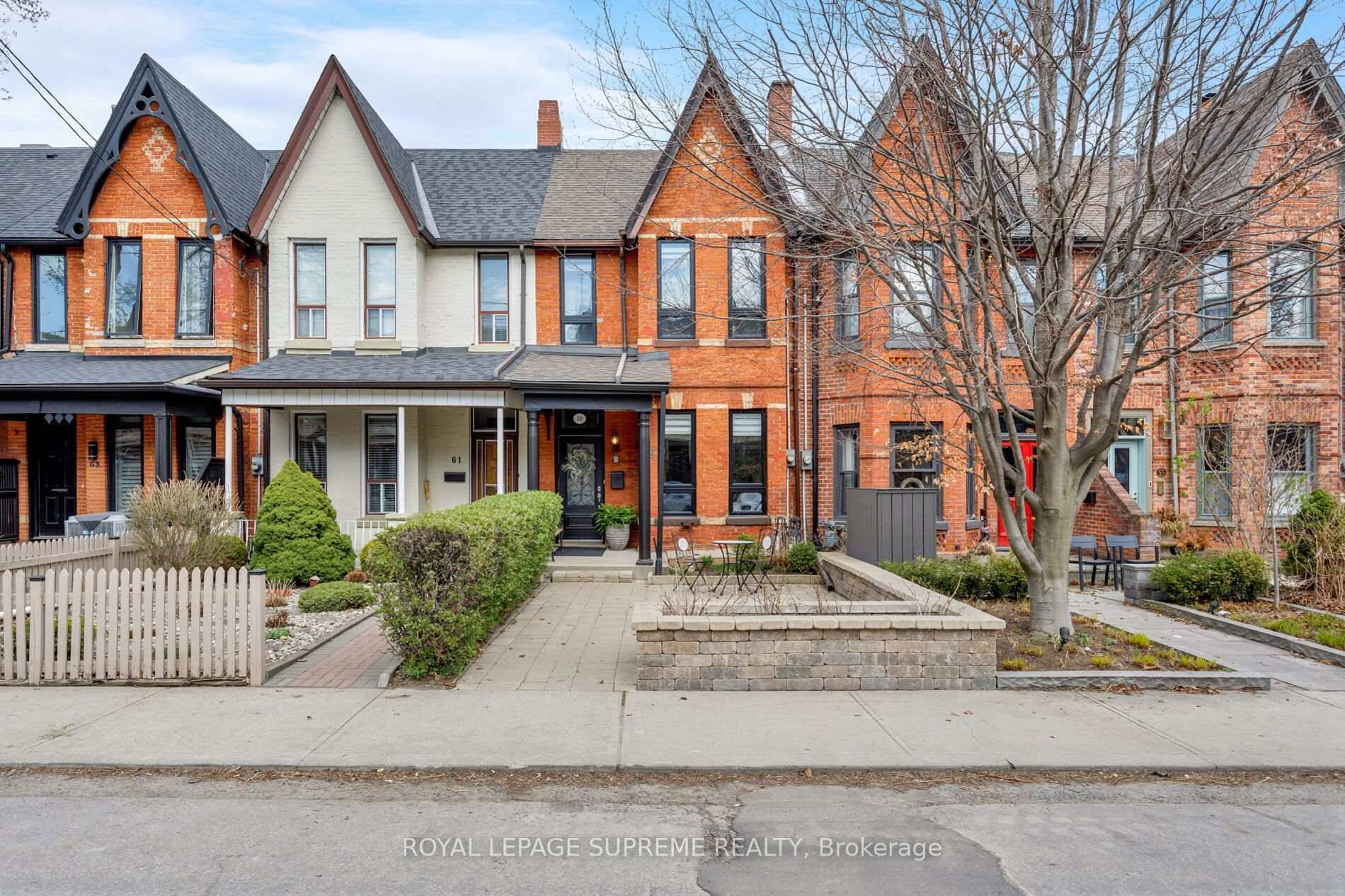 Welcome to 59 Beaconsfield Avenue, situated on one of Queen Wests most coveted streets, in the heart of one of Torontos most vibrant and culturally rich neighbourhoods.