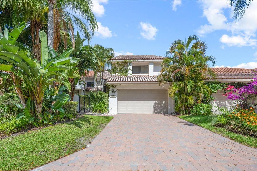 OFF SEASON ONLY... Nestled in heart of Palm Beach Polo, this spacious and beautifully updated 4 bedroom townhouse offers the perfect off season retreat in Wellington.