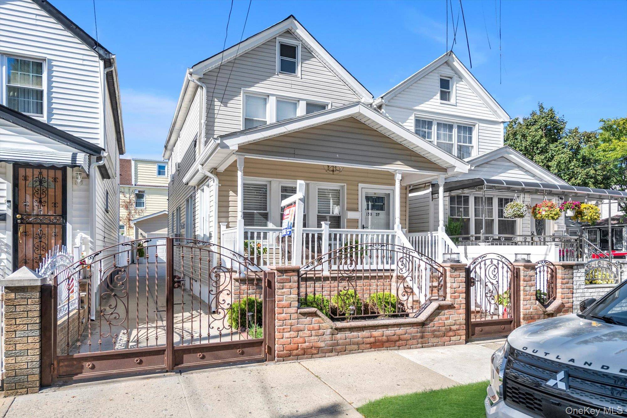 NICE ONE FAMILY HOUSE, PRIME LOCATION, 3 BED IN 2ND FLOOR, FULL BATH 1 ST FLOOR HAS BIG LIVING ROOM DINNING, HALF BATH AND BEATUFUL UPDATED KITCHEN, ALSO FULL FINISHED ...