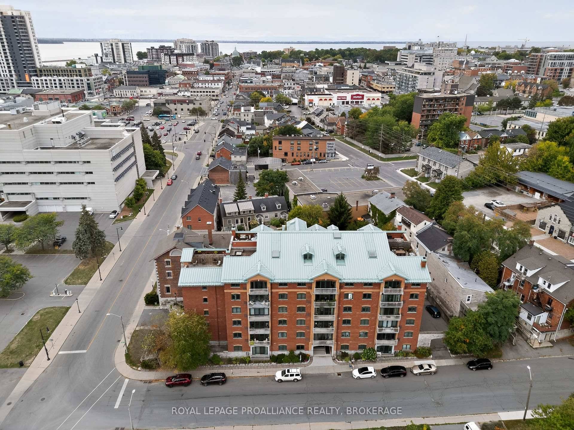 Welcome to your dream harbourside condo !