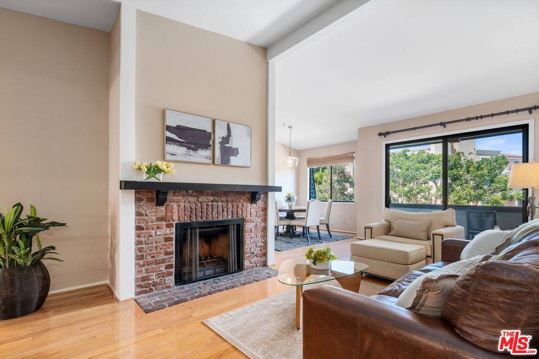 306   Bora Bora Way 2BR Marina Del Rey La