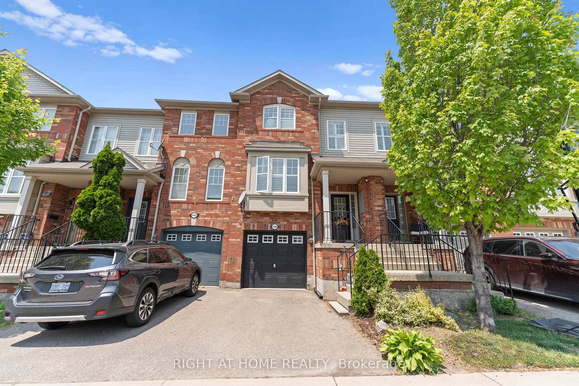 Welcome to this beautifully maintained 3 bedroom, 3 bathroom townhouse nestled in the sought after Westmount neighbourhood of Oakville.