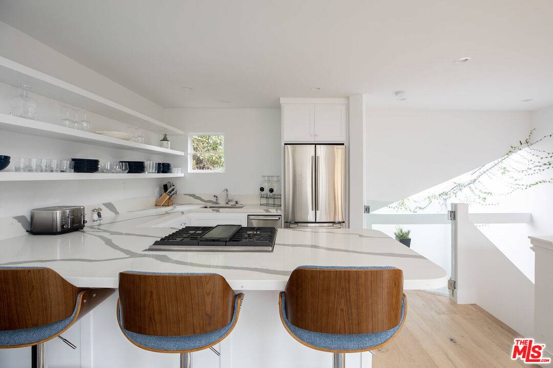 29233  HEATHERCLIFF RD 2BR Malibu La