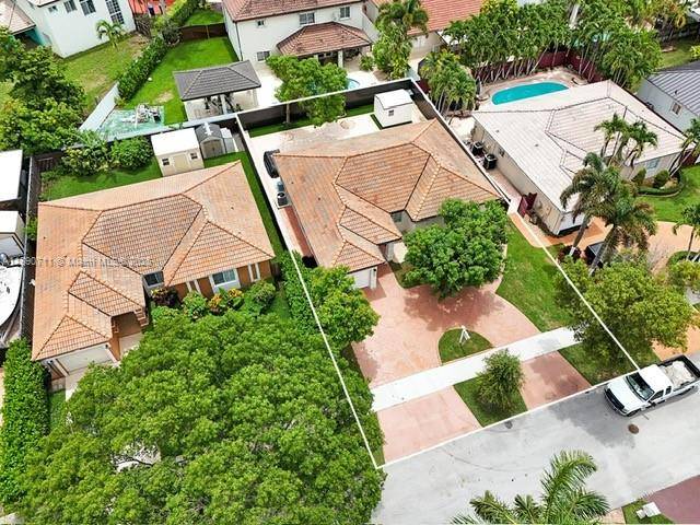 Beautiful single family home in immaculate condition, located in the highly desirable Town of Miami Lakes.