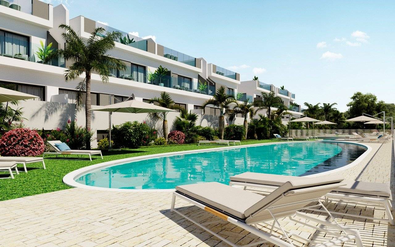 NEW BUILD RESIDENCIAL IN LOS BALCONES, TORREVIEJA New Build residential complex of semi detached villas and bungalows located in Los Balcones with the views to the pink lake.