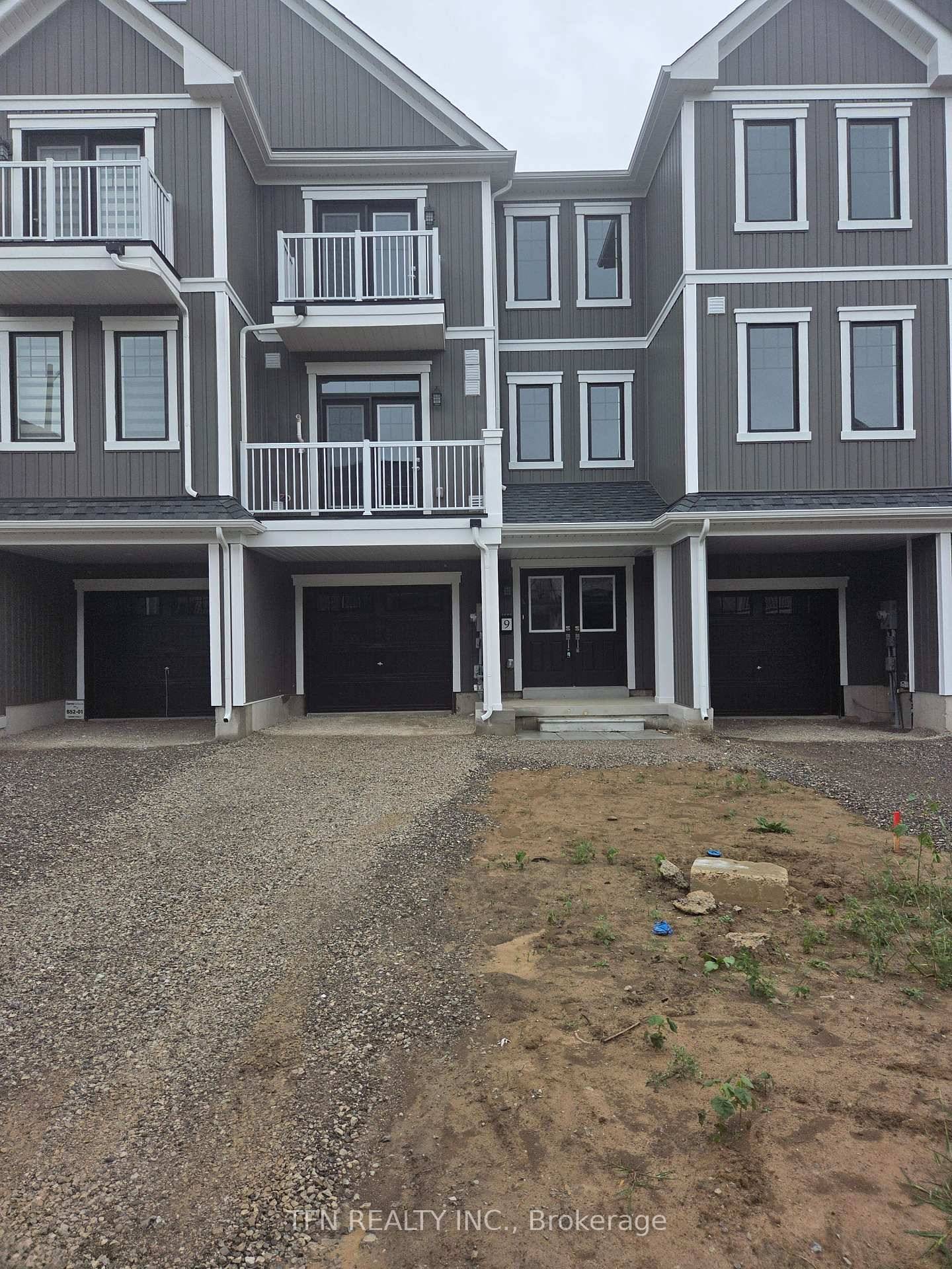 Renter's dream Brand new, never lived in, 3 Beds, 1.