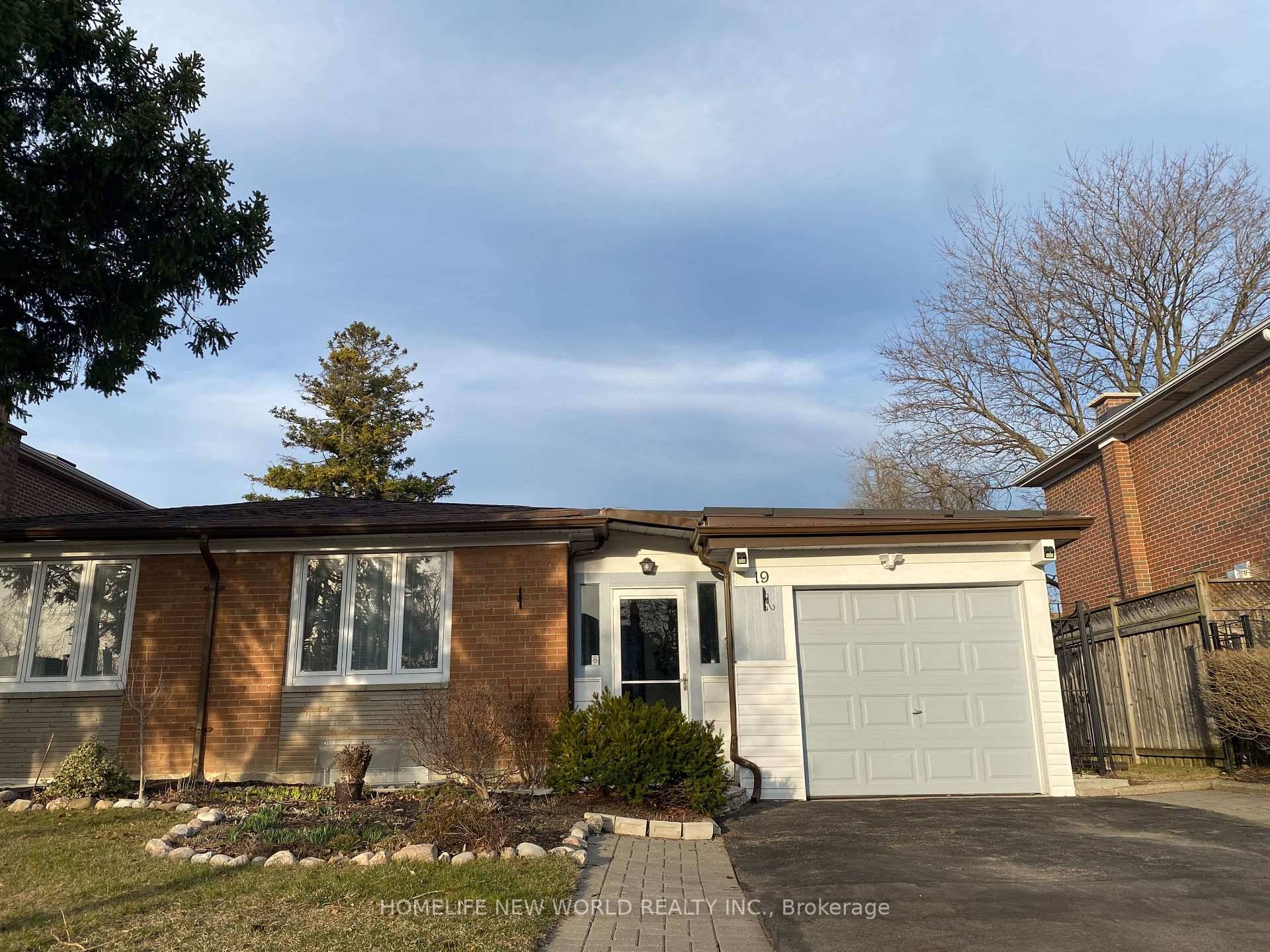 Beautifully upgraded this sweet home with 3 3 Bedrooms and 4 Bathrooms.