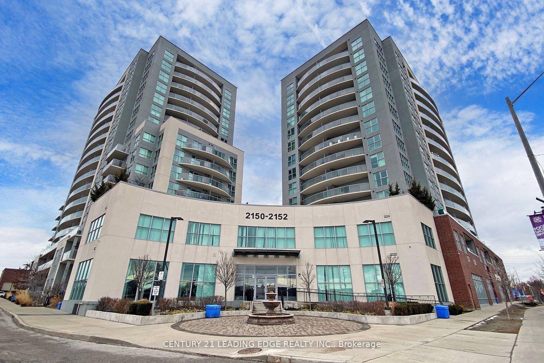 1BR PLUS DEN 2 FULL WASHROOMS !