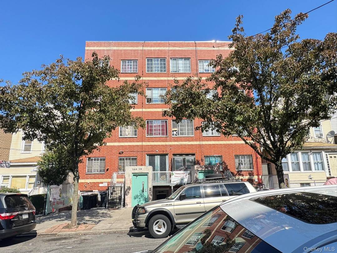 Welcome to this great condition condo in the heart of Corona.