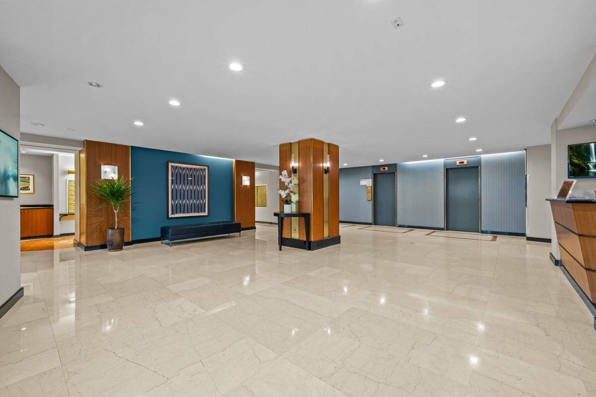 Welcome to The Winston Churchill, 2500 Johnson Avenue, Apt.