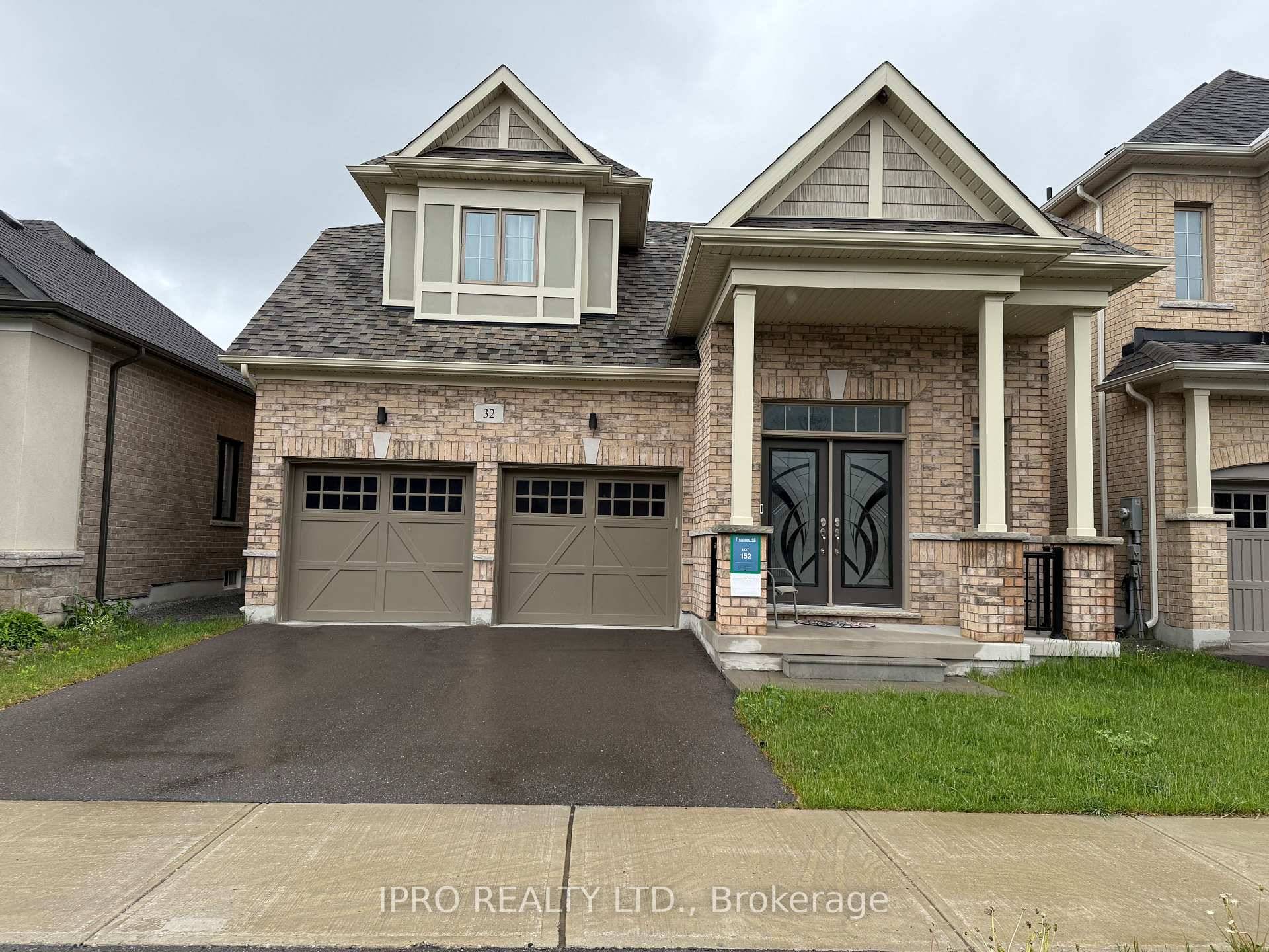 Welcome To 32 Pietrowski Dr Georgina Heights Keswick North, A Rare Sought After Bungaloft.