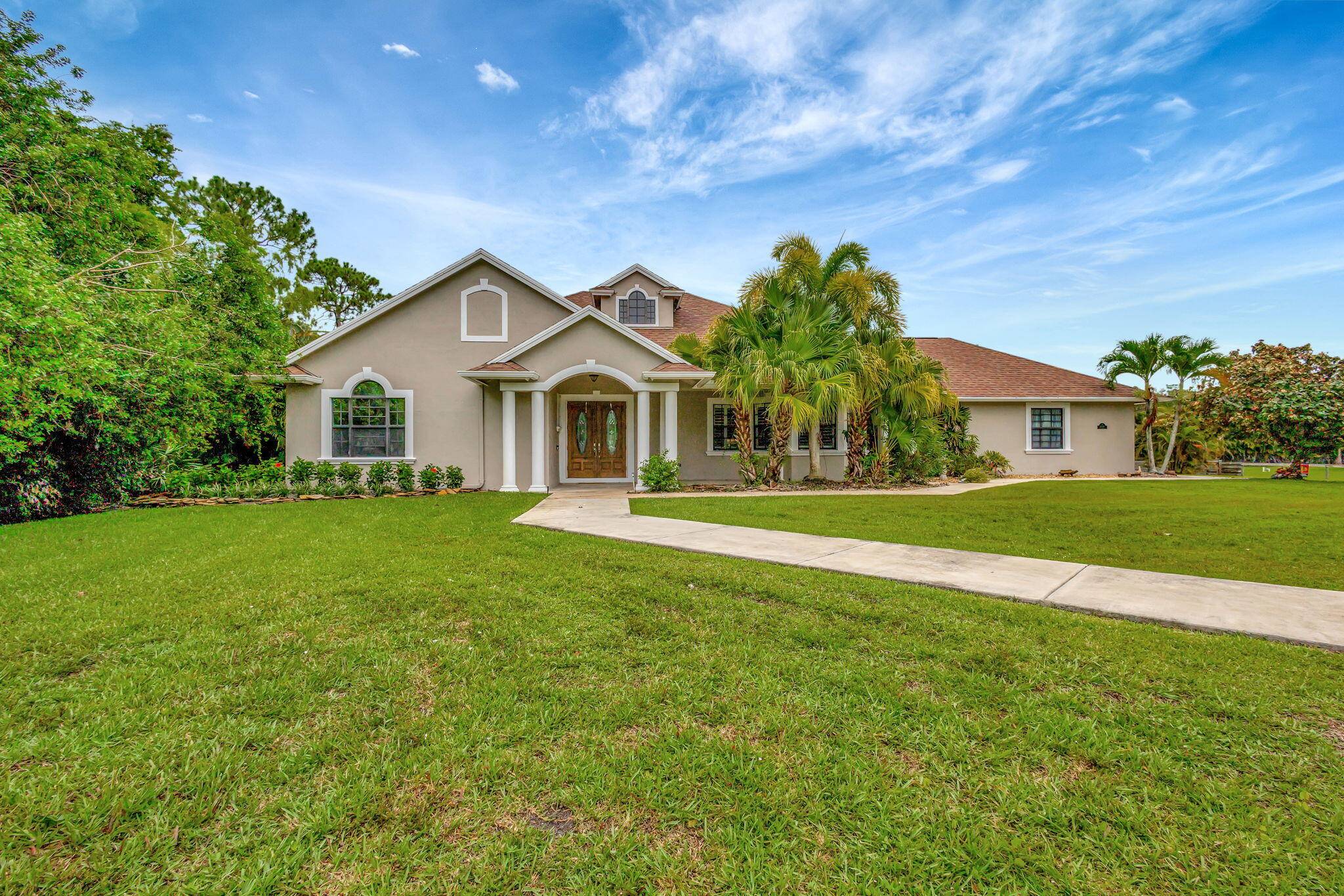 If you're looking for a move in ready home, then look no further !