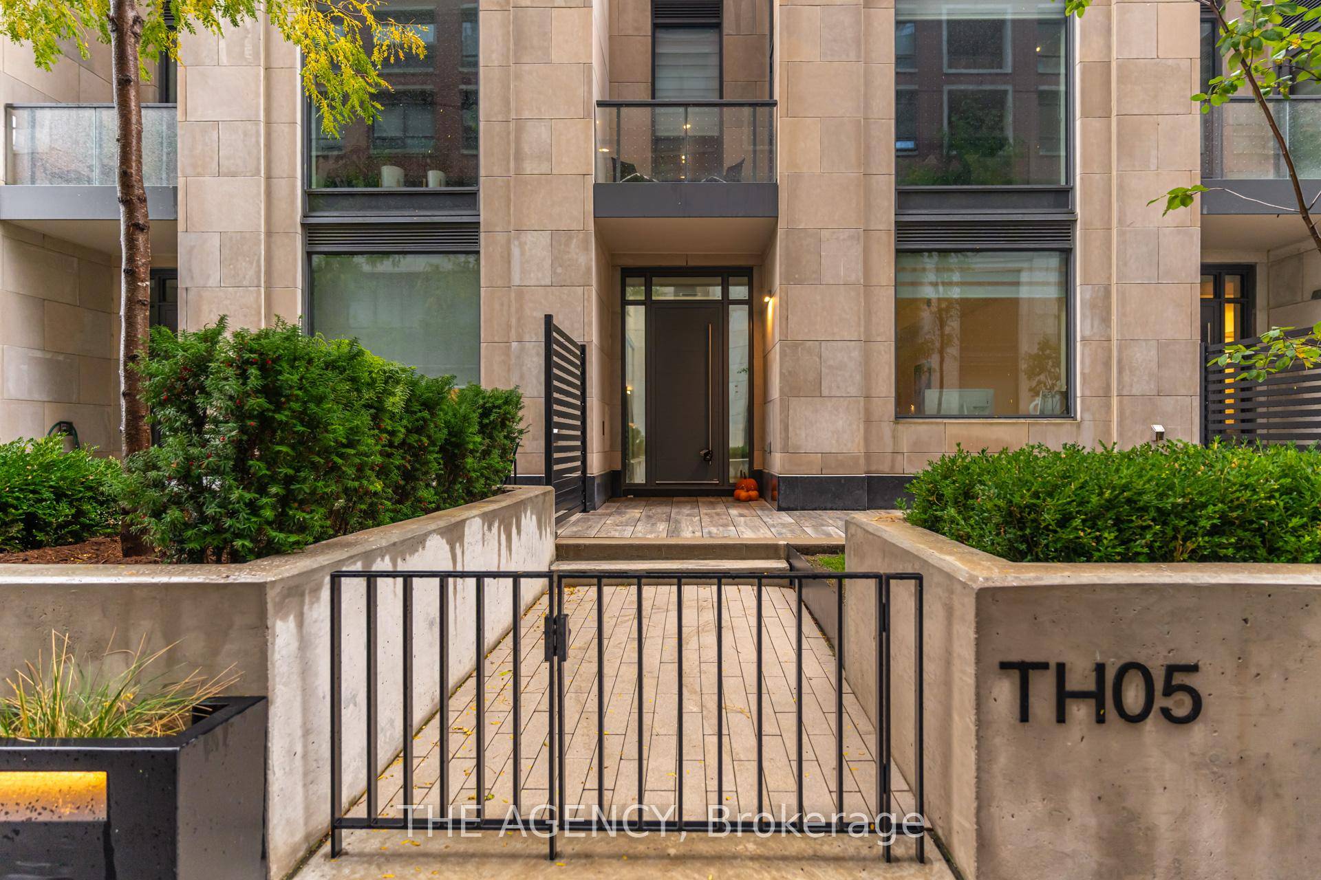 Welcome to Upper East Village Leaside's premier luxury residence !