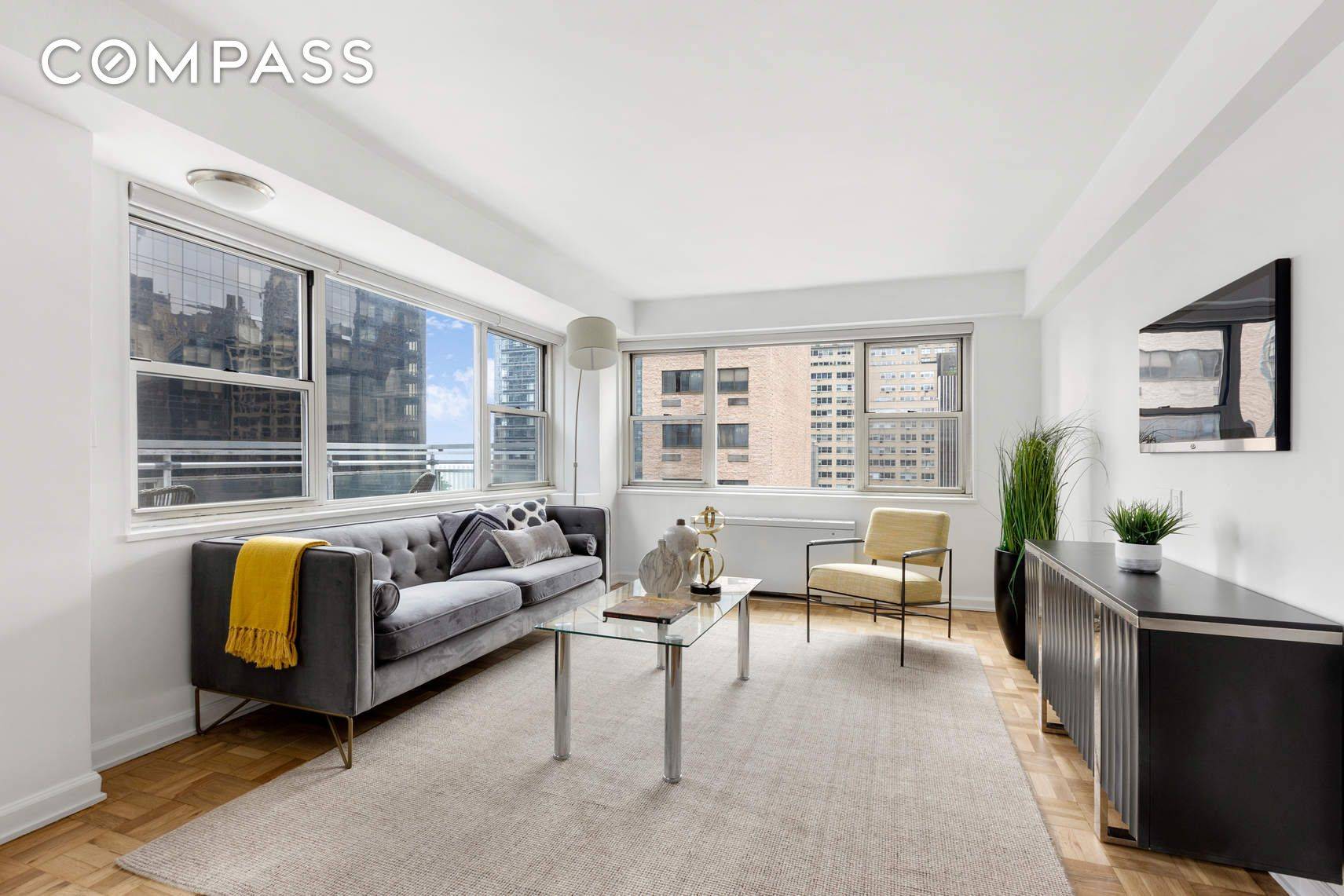 Bright, high floor, south facing, renovated 2 bed 2 bath corner apartment with 175 squ.