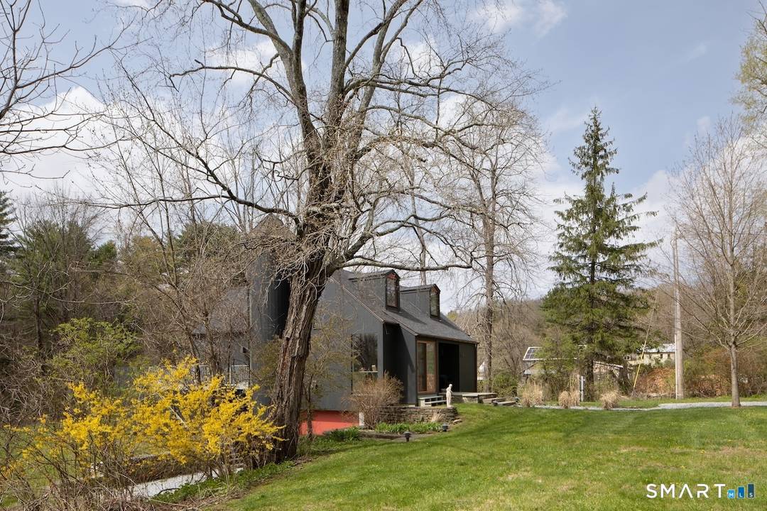 Modernist retreat in a pastoral Berkshire setting an artful sanctuary where design, landscape, and light exist in quiet harmony.