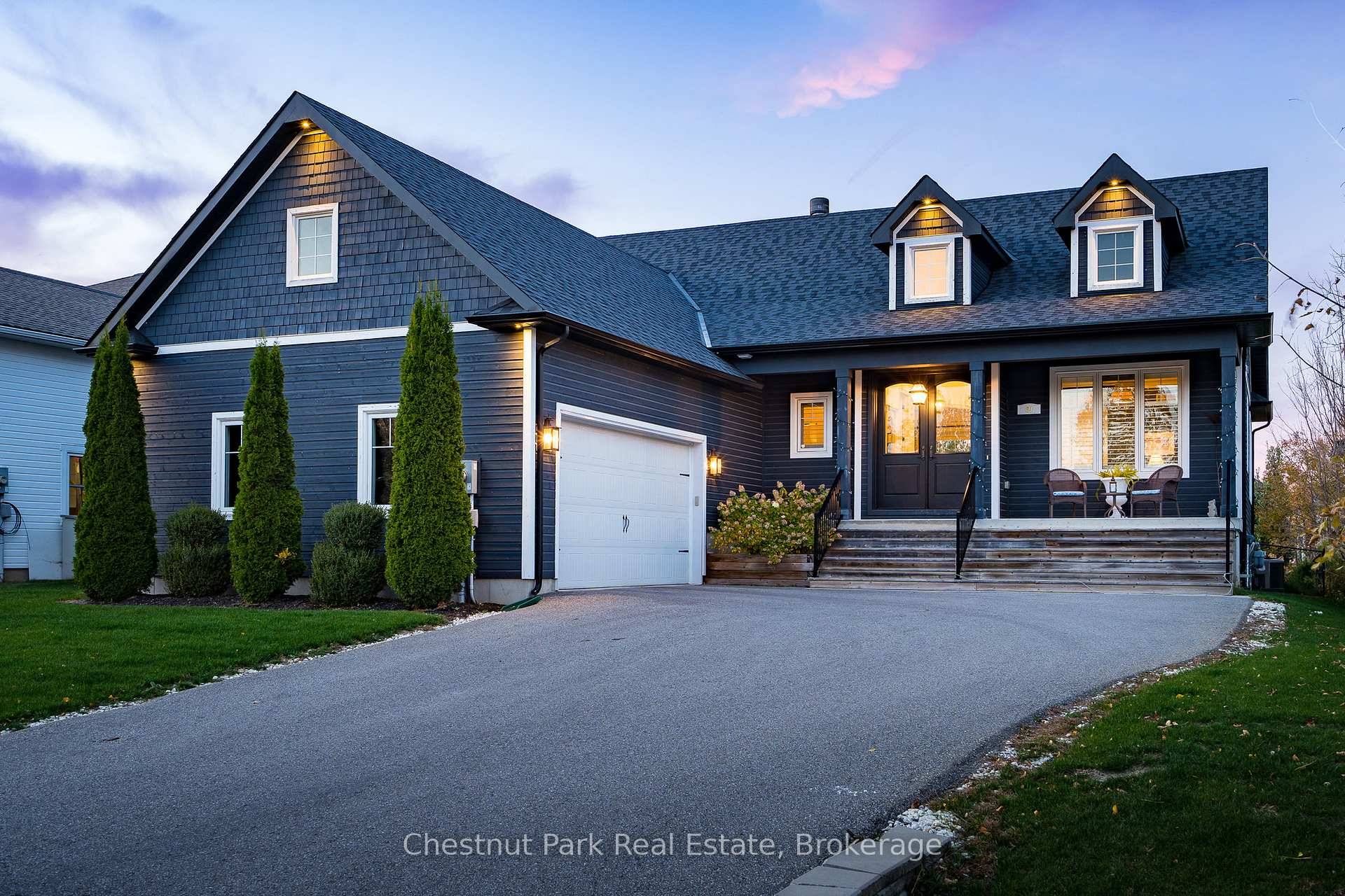 NEW PRICE Luxury custom built home on a quarter acre lot and only minutes to downtown Collingwood, nearby skiing and golf, shopping amp ; amenities.