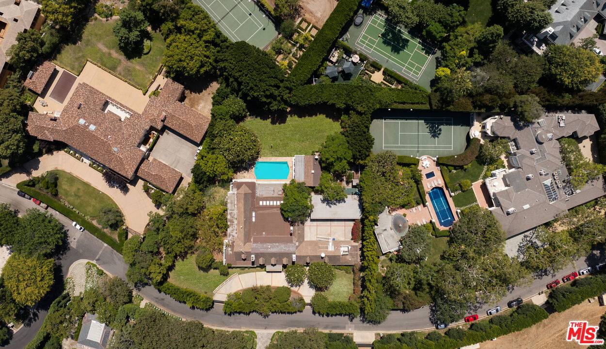 327 Delfern Dr 5BR Bel Air La