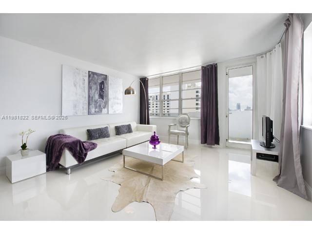 Located where Lincoln Road meets the ocean, this stunning corner residence in the luxury oceanfront high rise Decoplage offers direct beach access and breathtaking 180 degree views of the city ...