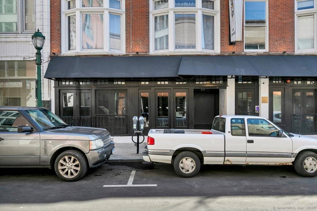 Amazing opportunity to lease a two level restaurant space in the Heart of the Ninth SQ section of Downtown New Haven formerly occupied by Central Steakhouse and Fornarellis Italian restaurant.
