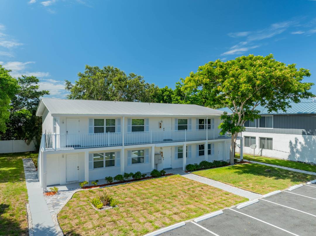 1150 Carlton Court is a six unit multifamily property located in Fort Pierce, Florida.
