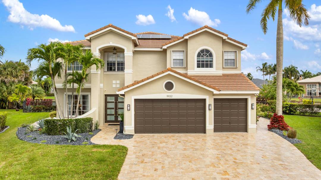 MOVE IN READY LUXURY LAKEFRONT HOME IN BOCA RATON, FLORIDA.