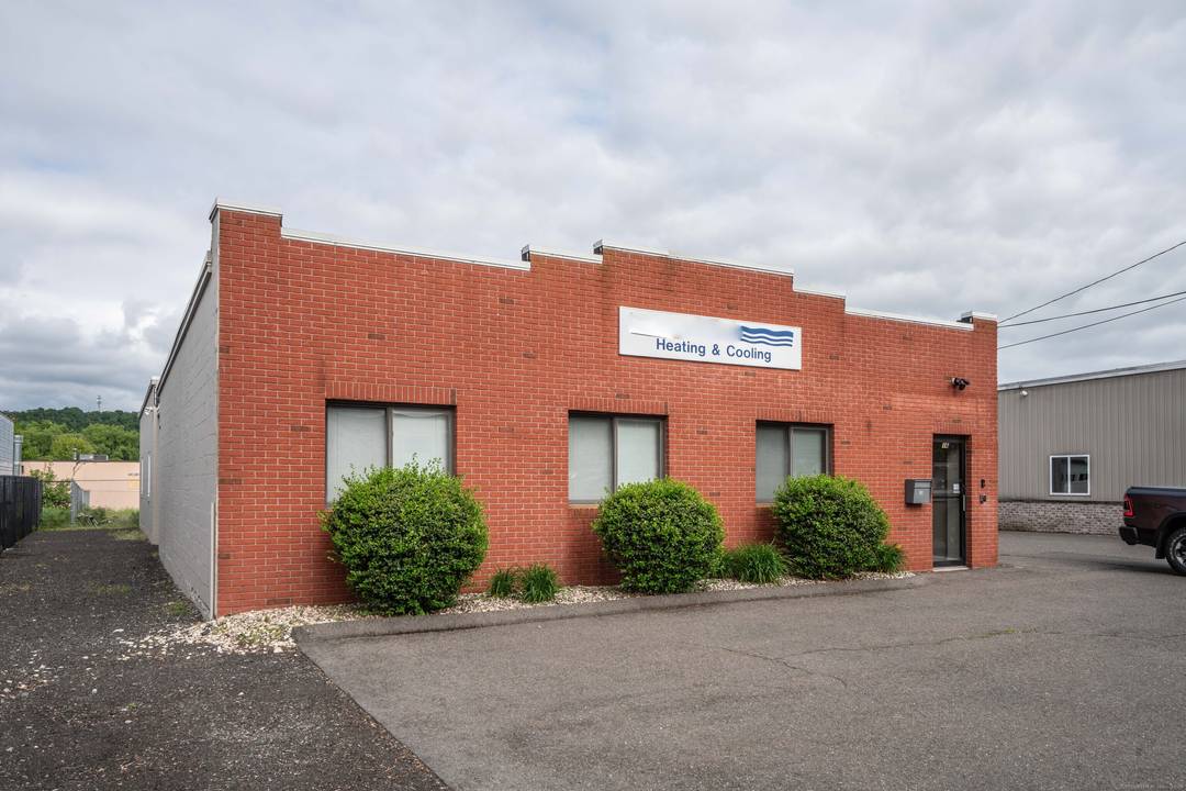This recently renovated industrial property presents an excellent opportunity for businesses seeking a long term lease in a versatile and strategically located facility.