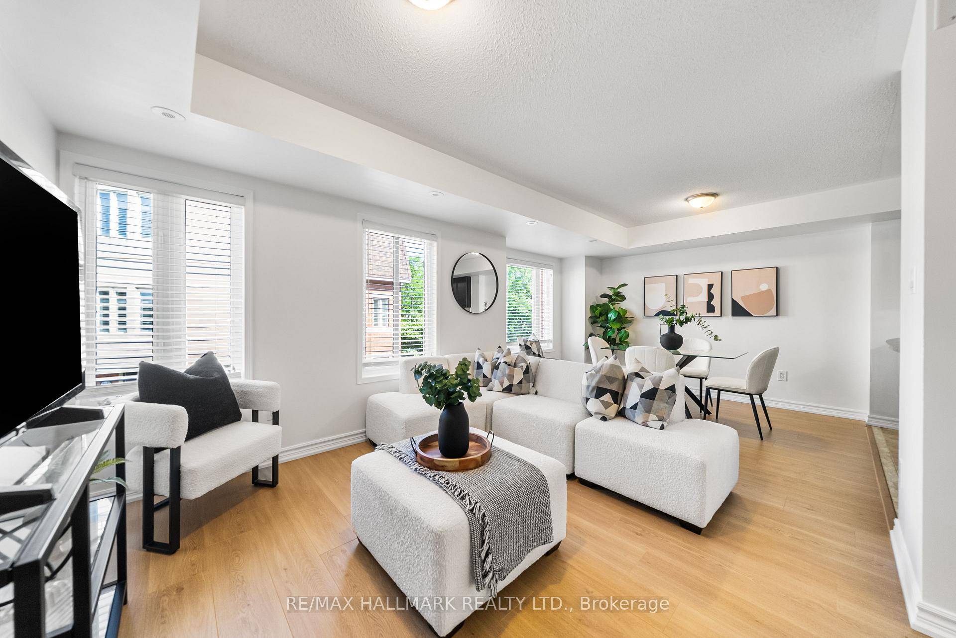 Welcome to 308 John St 213 an upper unit flooded with natural sunlight in the highly sought after Olde Thornhill Village !