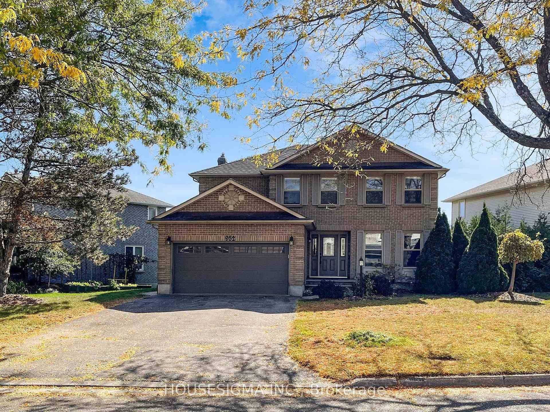 Welcome to 952 Peggoty Circle a beautifully maintained 4 bedroom, 3 bathroom detached home located in one of Oshawa's most desirable family friendly neighborhoods.