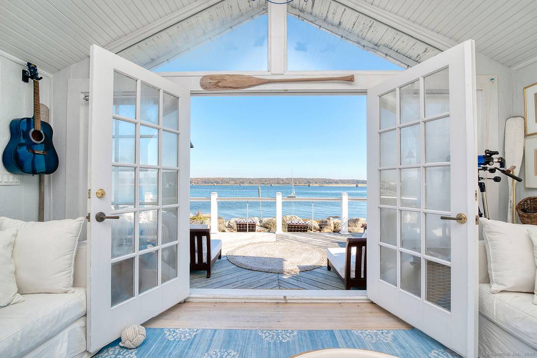 Enjoy an incredible vacation stay in this charming waterfront cottage with stunning views of Bluff Point and Fishers Island, with easy beach access, mooring, kayaks, bikes, and great fishing.