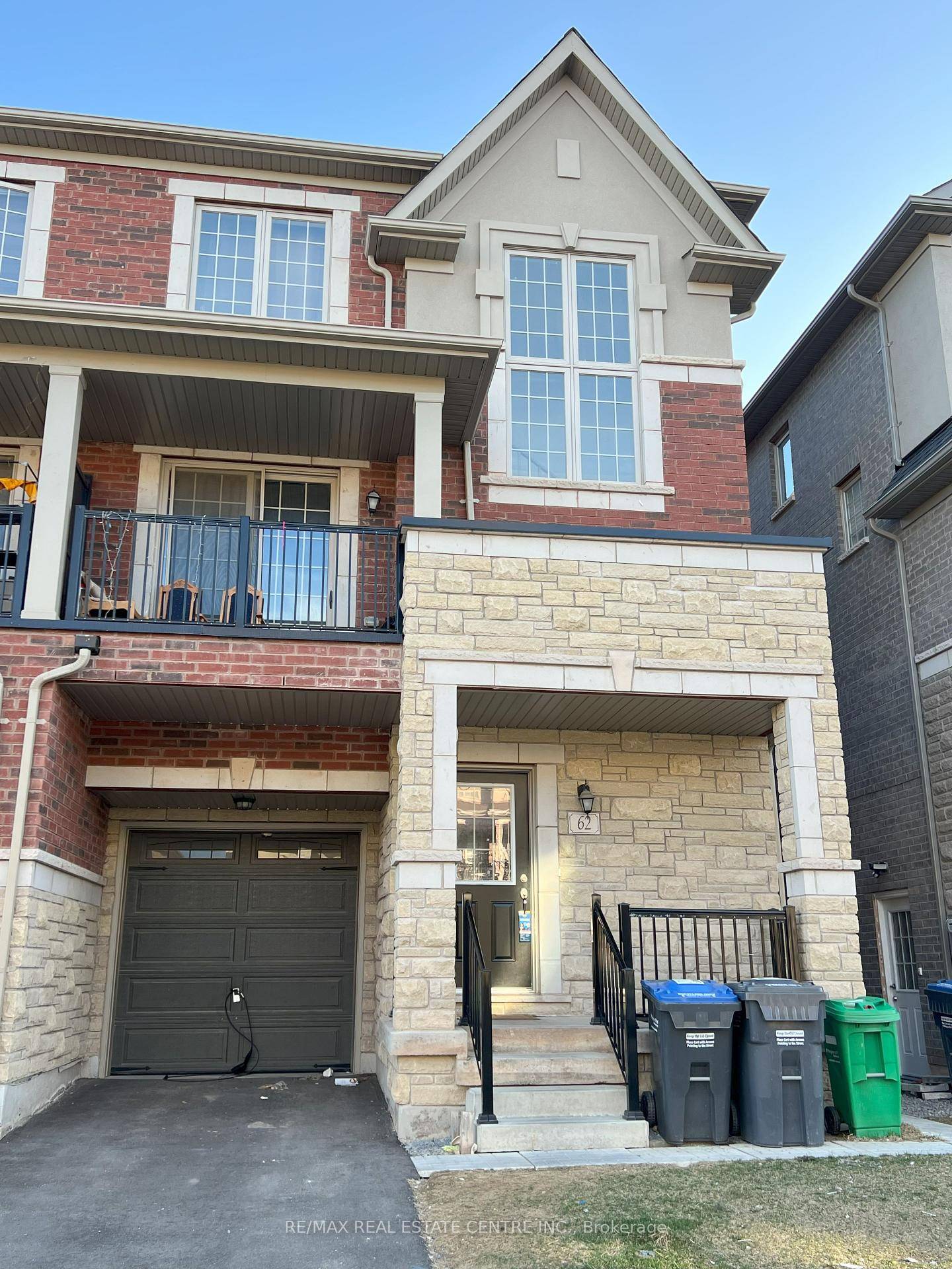 Welcome To This Bright And Spacious Semi Detached Upper Unit In One Of Brampton's Most Sought After Neighborhoods !