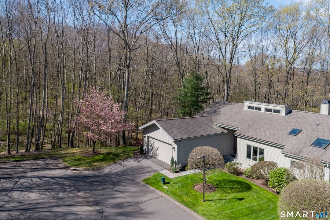 Idyllically set in one of Hunter's Run most private locations, this custom designed built 4 bed 3.