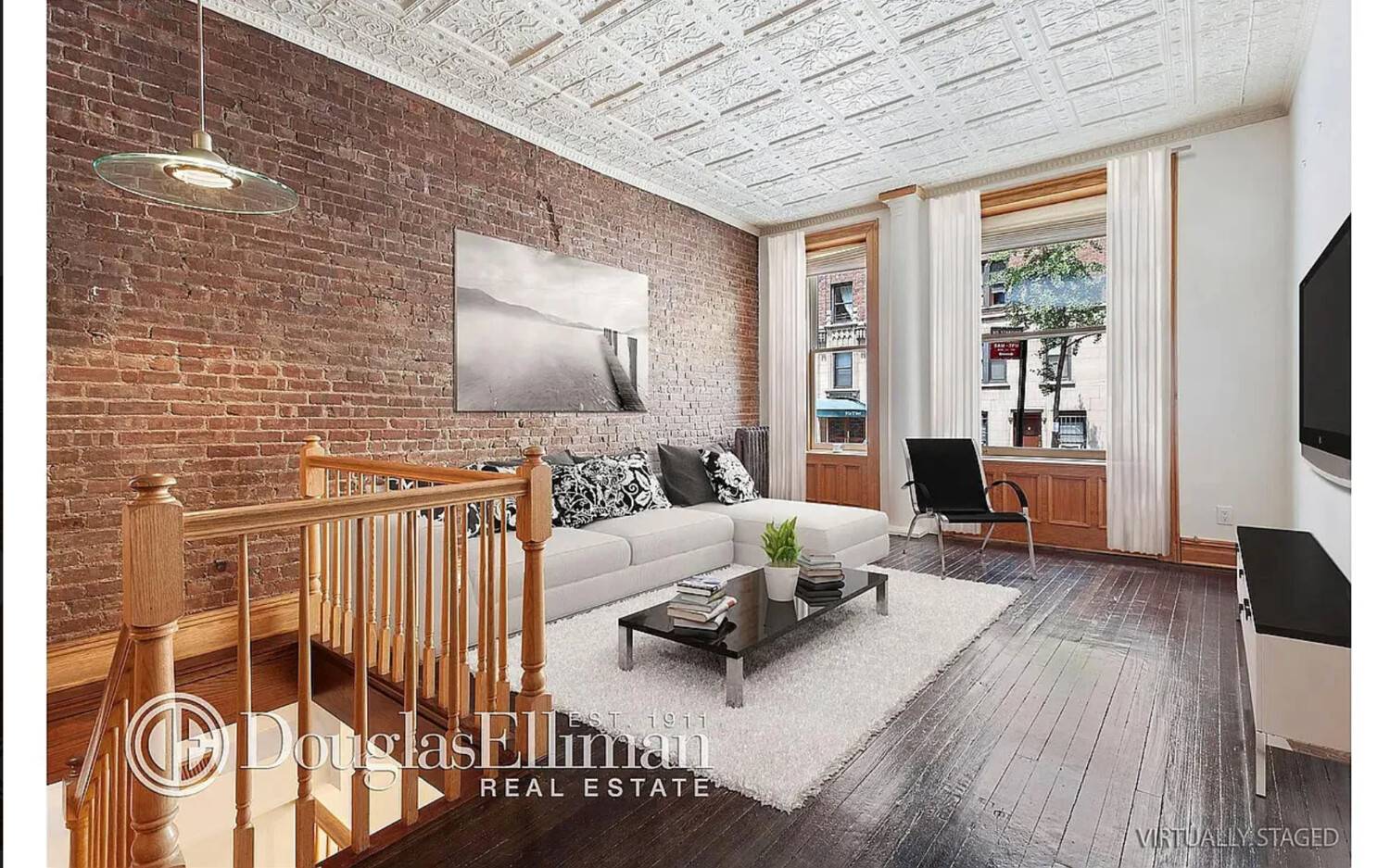 Stunning HUGE 1200 sq ft.