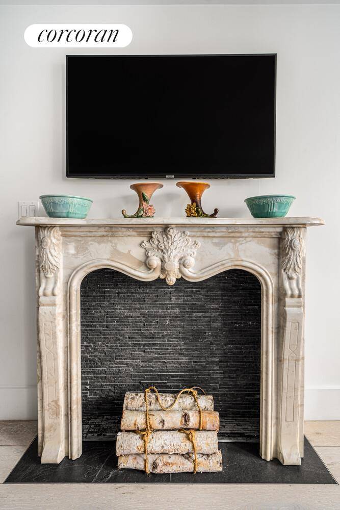 Move right into this perfectly situated and effortlessly stylish prewar high ceilinged 1 bedroom home at 155 East 93rd Street, Apt 11D.