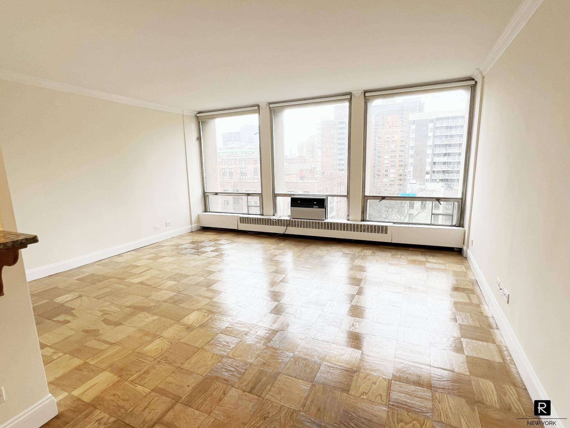 Move right in to this sunny south facing apartment !