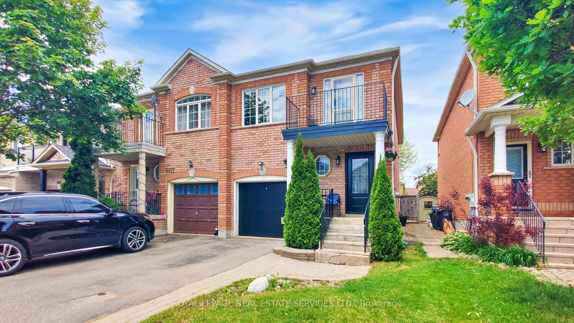 Welcome to this beautifully maintained and freshly painted 3 bedroom, 4 bathroom semi detached home, offering spacious and private living with no shared areas.