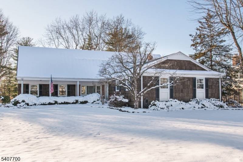 Don't miss this great opportunity in East Hanover !