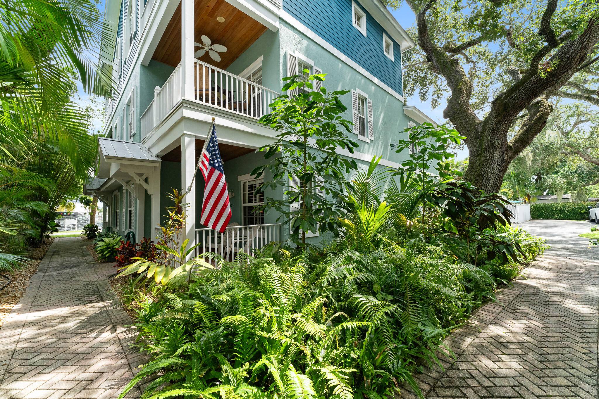 In the center of downtown Stuart, Florida the best Seaside town in America.