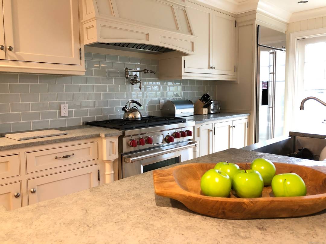 FABULOUS BEACH HOUSE ! Winter Academic Summer rental start Sept.