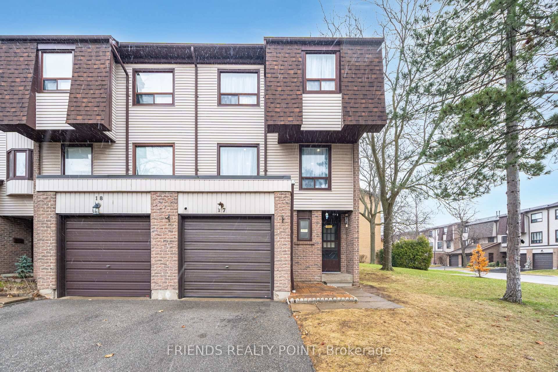 Gorgeous 3 storey CORNER townhouse in one of Mississaugas top locations !
