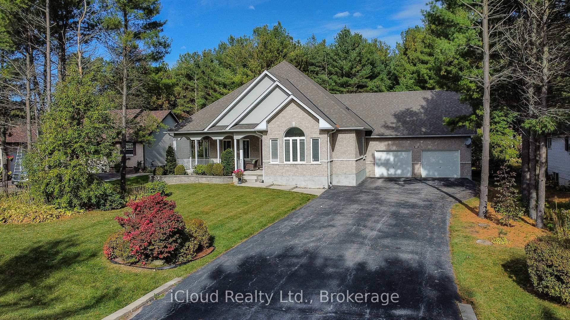 Welcome to this beautiful and spacious bungalow located in the highly sought after Wasaga Sands community.