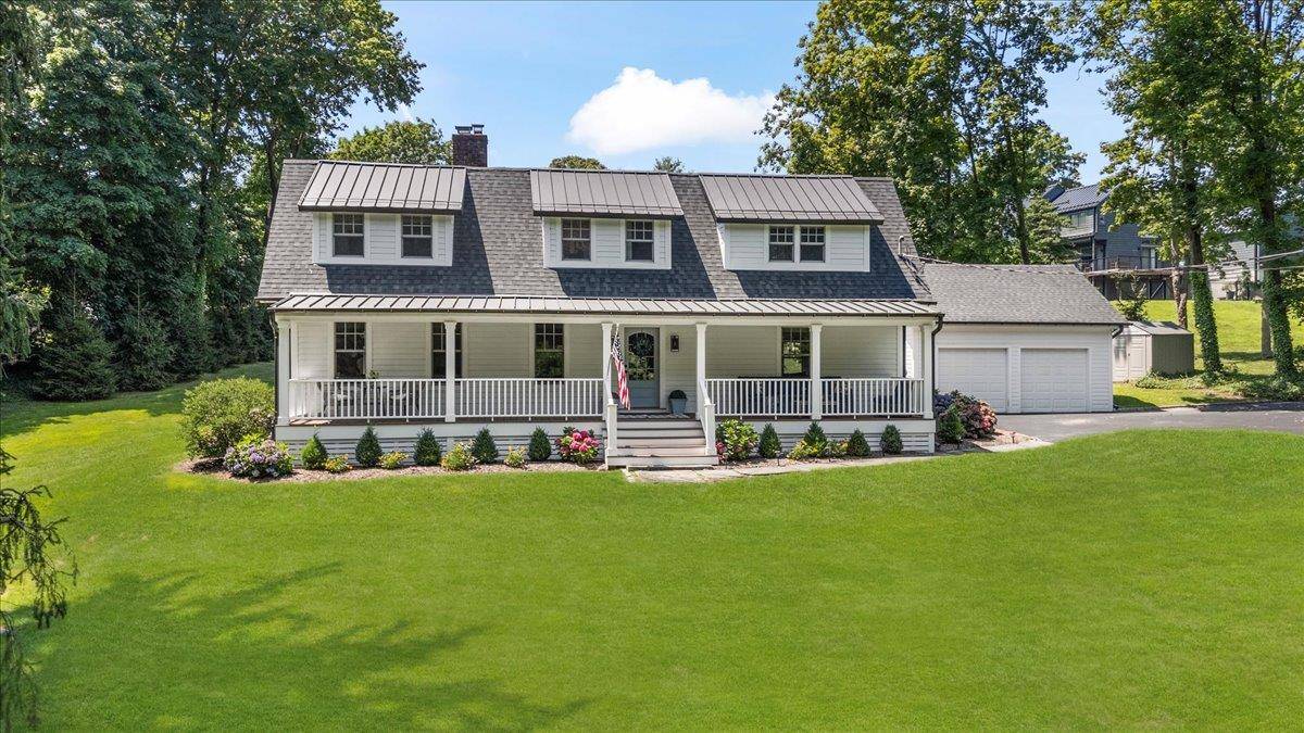 Luxury, Location, Lifestyle It s All Here in Huntington Bay.