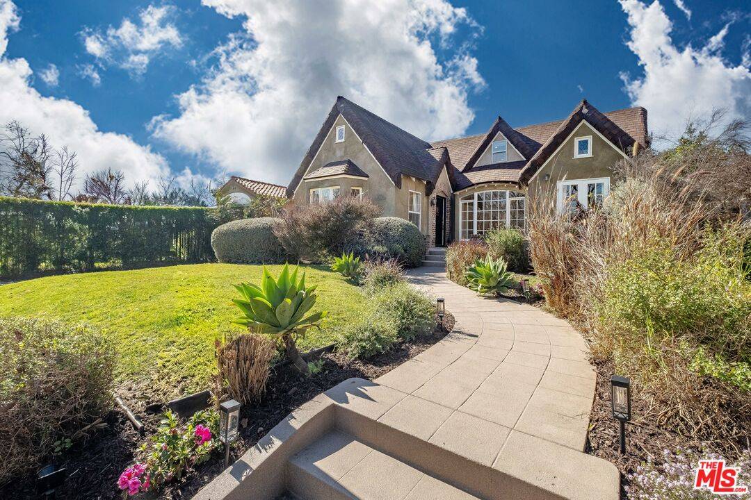 851  S Orange Dr 4BR Hancock Park La