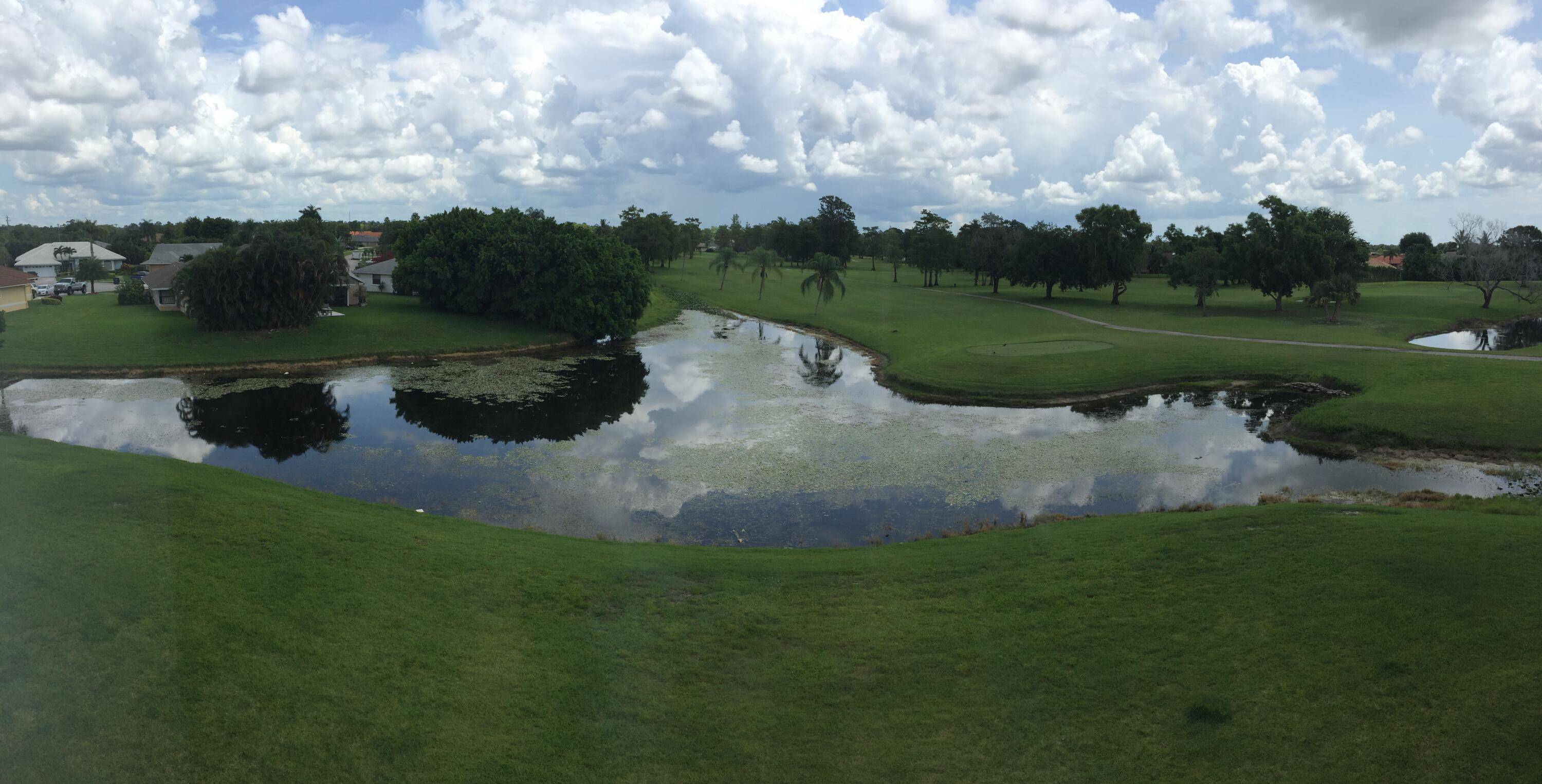 Charming Turnkey furnished 2 2 Plus an open den.