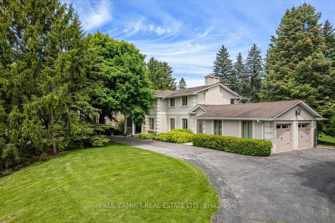 This Stunning 5 Bedroom amp ; 5 Bathroom home which has approx 5000 sq ft of living area sits on a rare 1 2 acre lot with approx 251 frontage ...