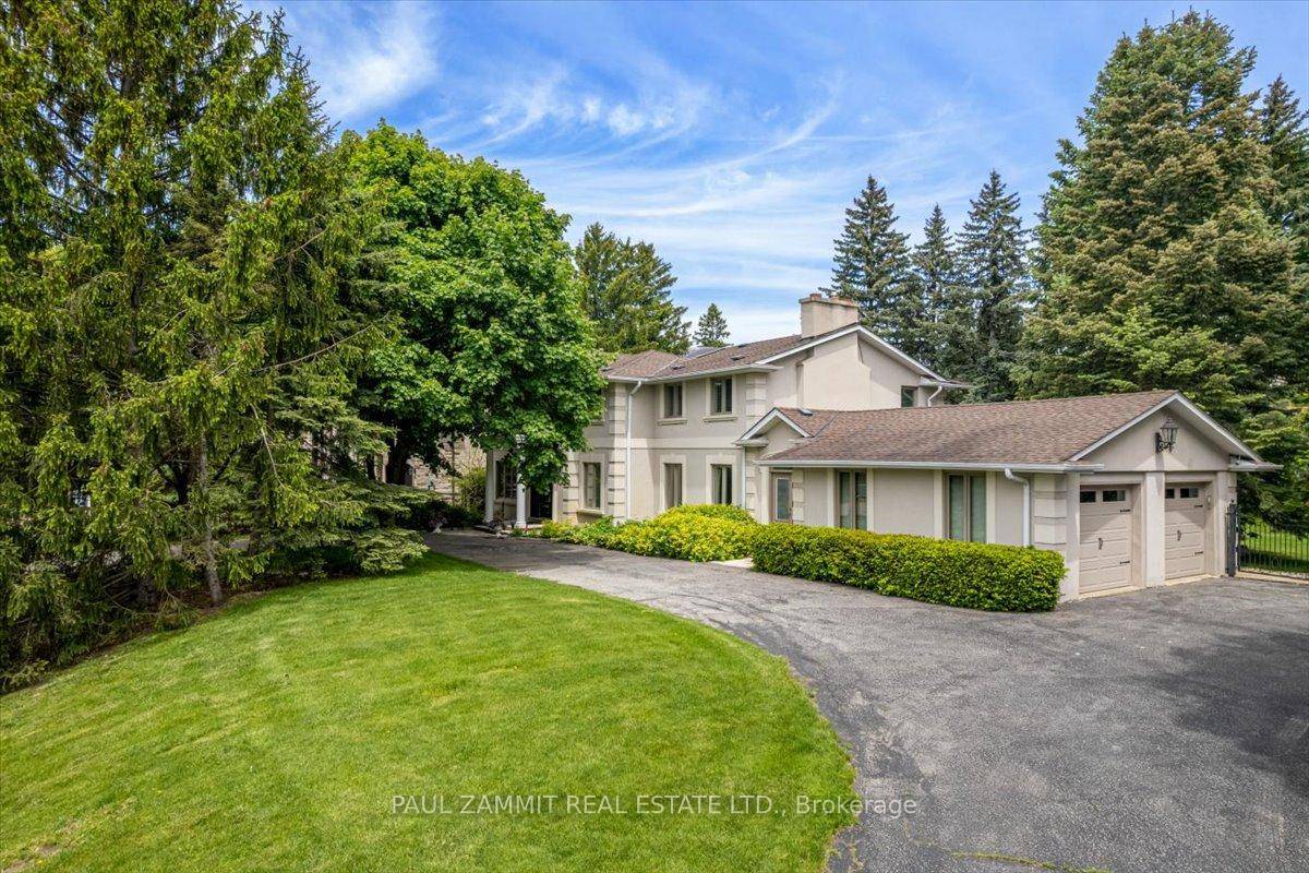 This Stunning 5 Bedroom amp ; 5 Bathroom home sits on a rare 1 2 acre lot with approx 251 frontage on a Quiet Cul de Sac, Nestled in one ...