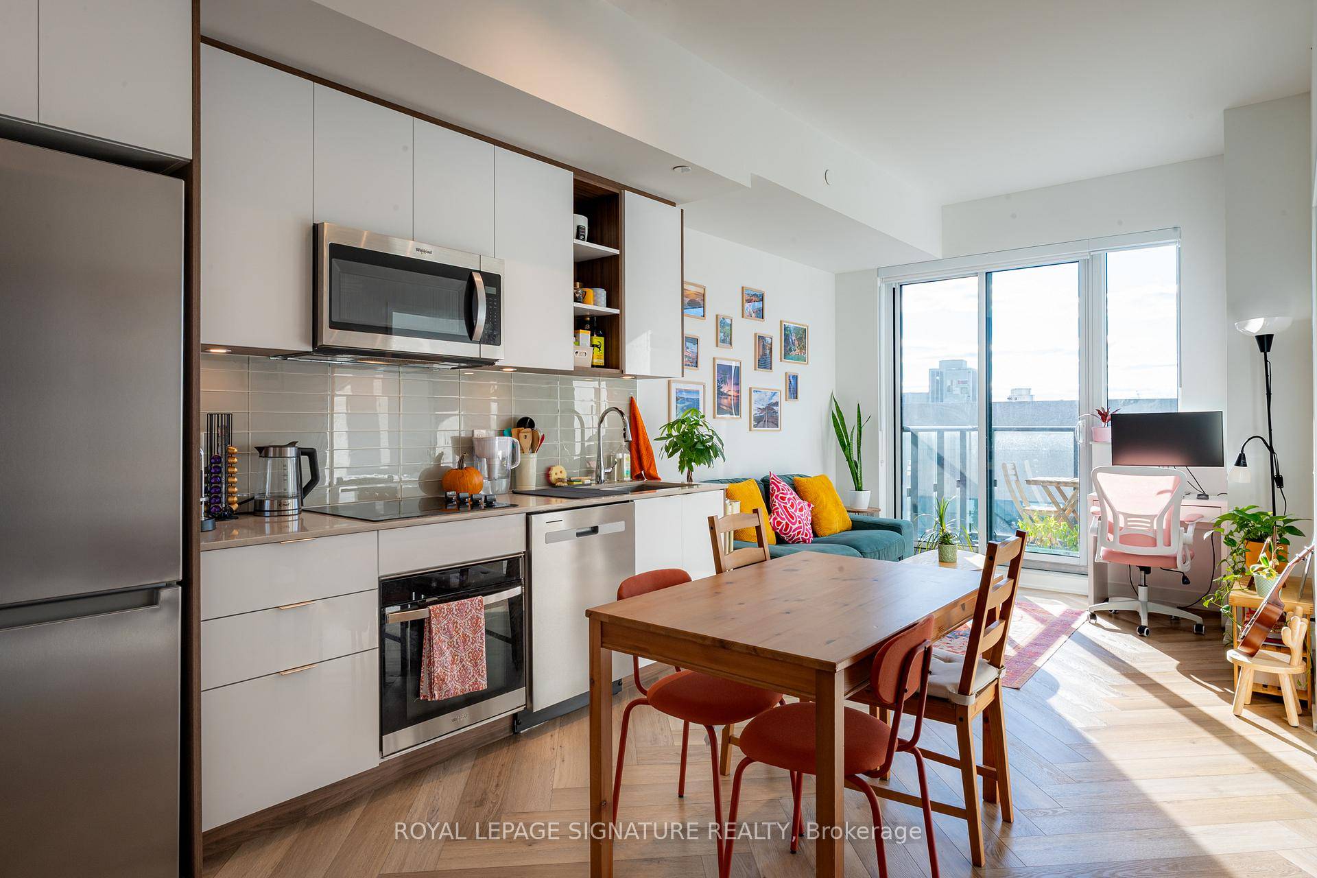 Welcome to a 1 Den, 1Bath W Balcony Nestled In The Heart Of The Fashion District, Steps From The Entertainment District amp ; Minutes From The Financial District.