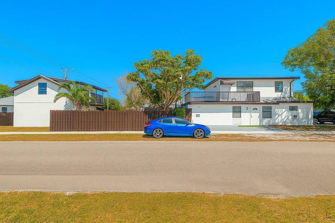 Motivated Seller Cash Cow 4 plex with full sized swimming pool available to all units.