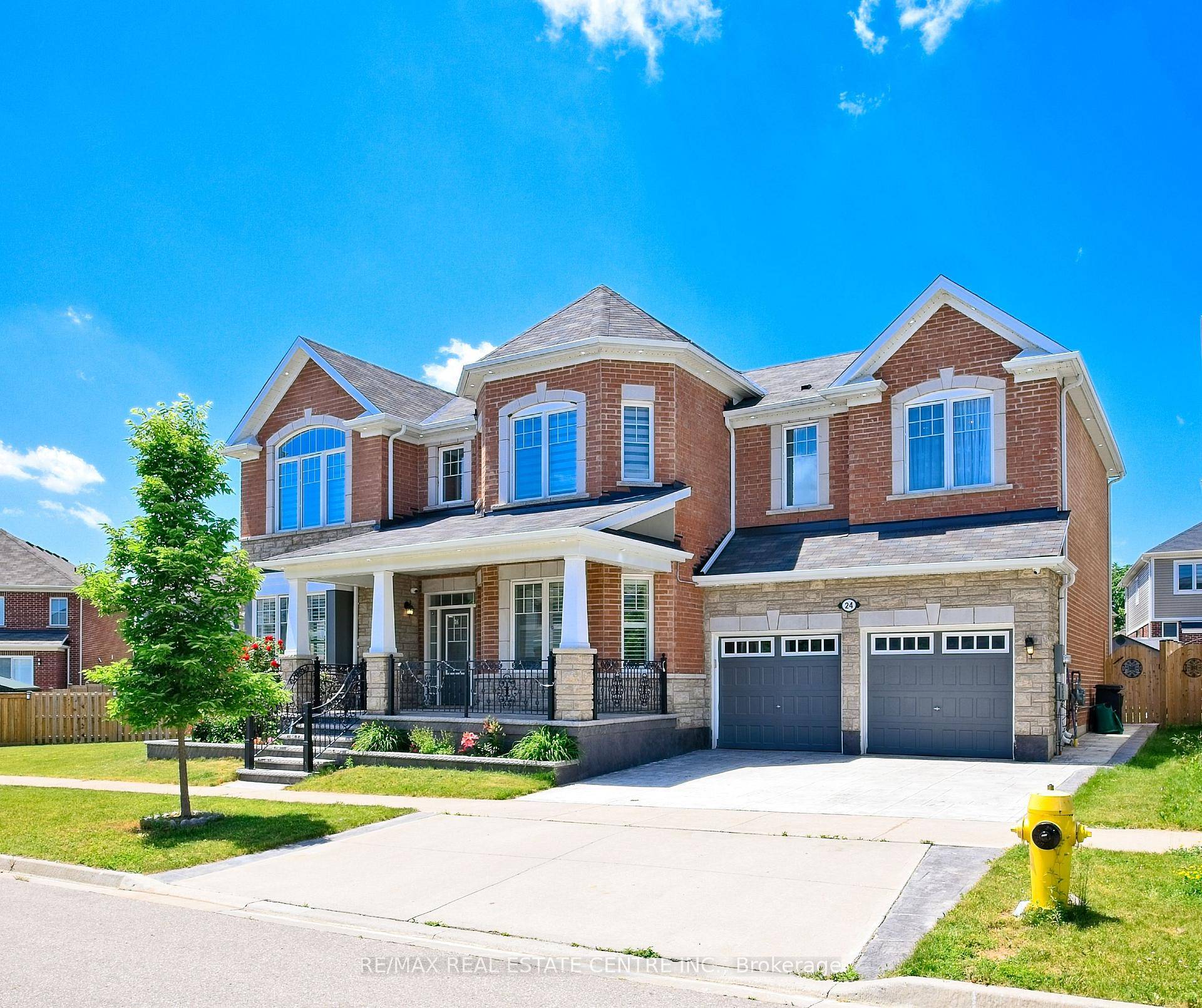 Welcome to 24 Pickett Place, a truly exceptional Willowdale model by Mattamy Homes, offering an expansive 3, 464 sq.