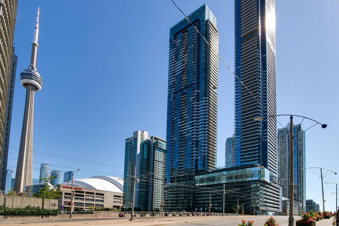 Brand New Luxury Condo at Concord Canada House, Toronto Downtown's Newest Icon Beside CN Tower and Rogers Centre.